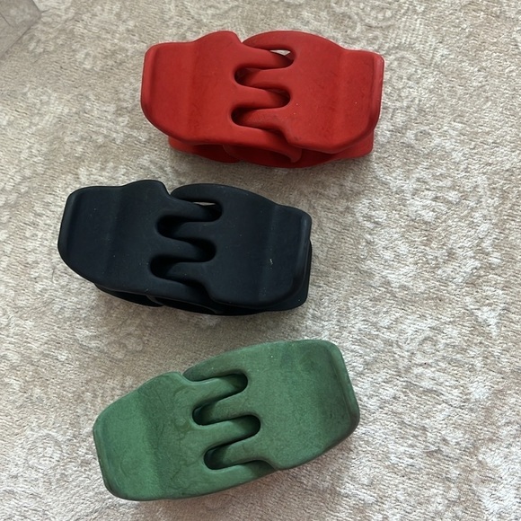 Brand New Set of 6 Matte Hair Clips 1” Nonslip Claw Red Black Green Accessory - Picture 3 of 9